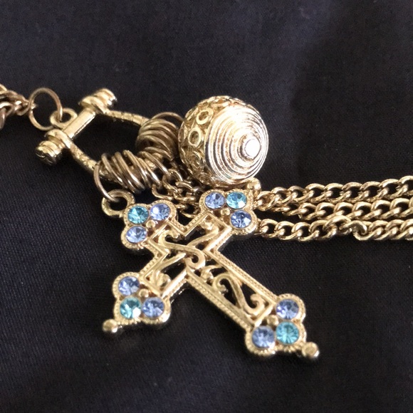 🔸Goldtone Cross Necklace - Picture 2 of 6